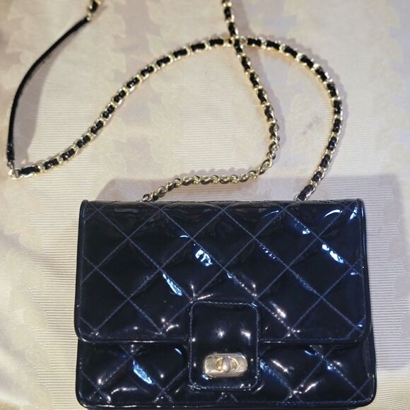Classic Giani Bernini Handbag Black Patent Leather Gold Chain Shoulder strap NEW - Picture 1 of 16